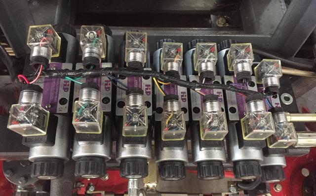 東風小多利卡掃地車液壓系統(tǒng)電磁閥組