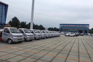 程力發(fā)往上海10臺東風小康掃車廂可卸式垃圾車案例