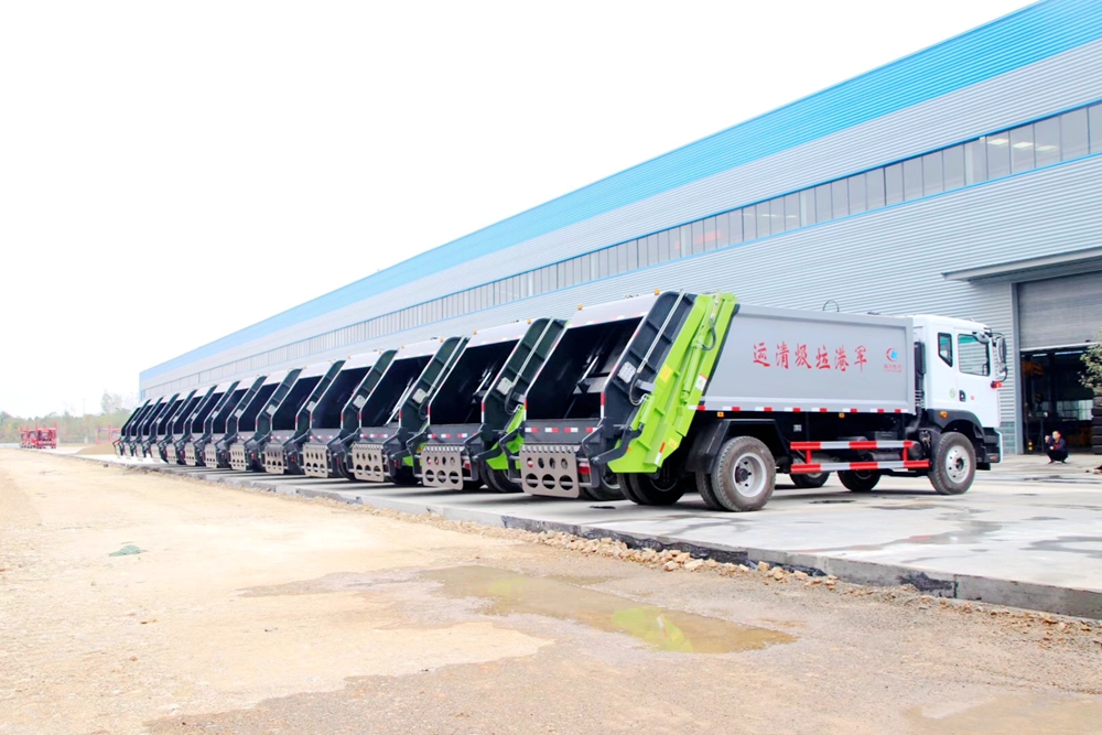 東風(fēng)多利卡D9壓縮垃圾車后右側(cè)圖片