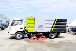 東風(fēng)平頭小型掃路車