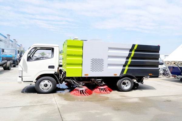 東風(fēng)平頭小型掃路車