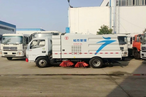 東風(fēng)小多利卡路沿掃地車