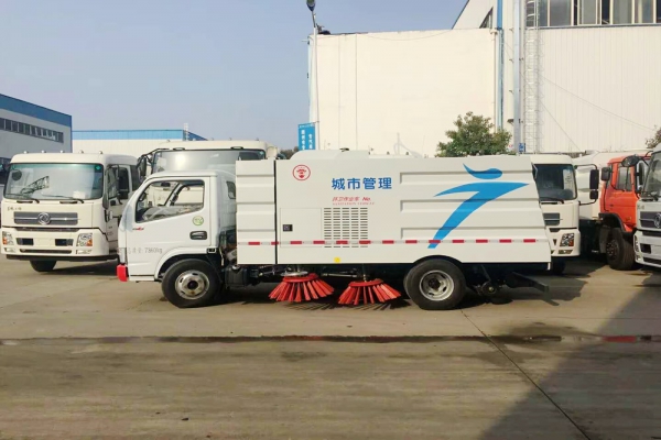 東風小多利卡路沿掃地車