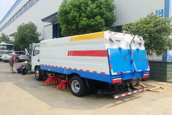 東風多利卡小掃路車