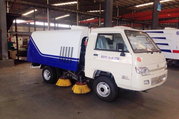 福田掃路機照片