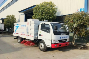 東風(fēng)汽車(chē)底盤(pán)式機(jī)動(dòng)掃道車(chē)