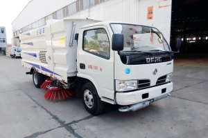 東風輕型掃路車廠家直銷