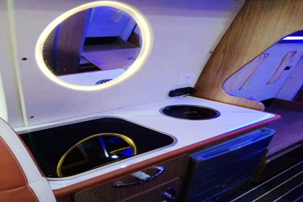 福特新世代長(zhǎng)軸高頂B型房車(chē)