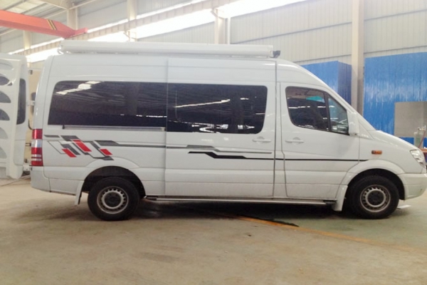 奔馳凌特B型房車側(cè)面圖片