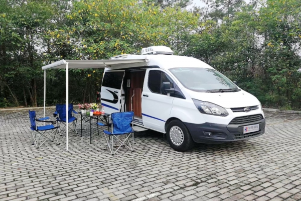 福特新全順中軸中頂B型房車遮陽棚伸展圖片