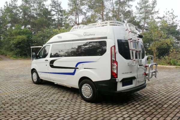 福特新全順中軸中頂B型房車尾側(cè)圖片