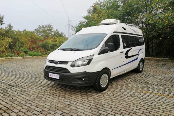 福特新全順中軸中頂B型房車右前圖片