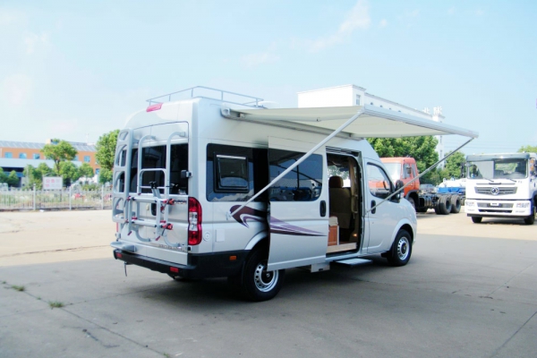 東風(fēng)御風(fēng)短軸中頂B型房車遮陽(yáng)棚展開圖片