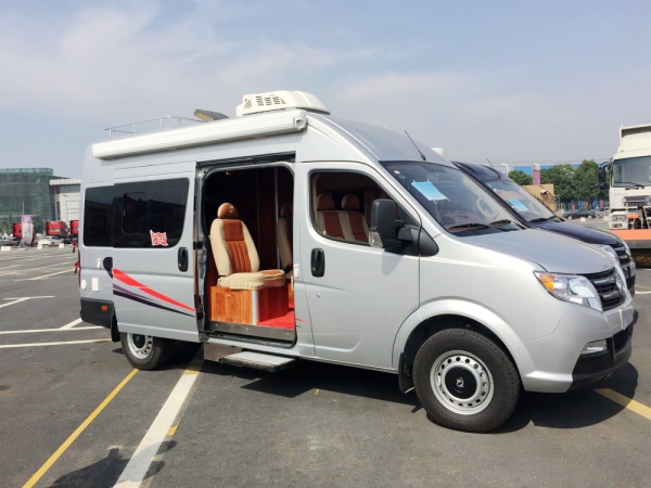 東風(fēng)御風(fēng)短軸中頂B型房車