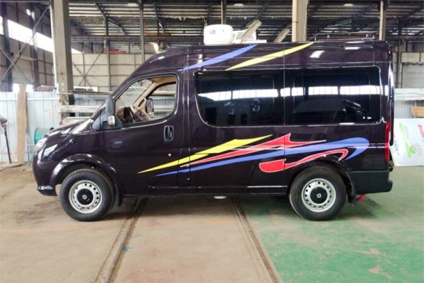 東風(fēng)御風(fēng)短軸中頂B型房車廠家