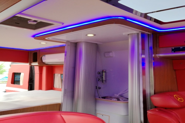 東風(fēng)御風(fēng)短軸中頂B型商務(wù)房車內(nèi)飾