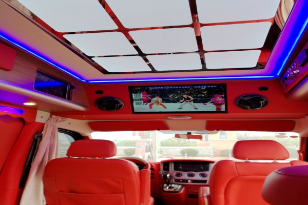 東風(fēng)御風(fēng)短軸中頂B型商務(wù)房車娛樂系統(tǒng)