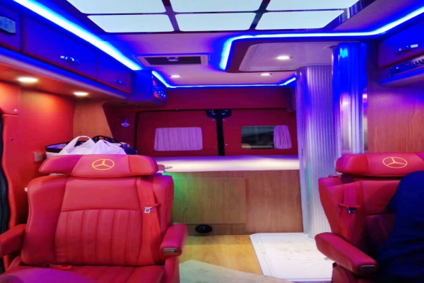 東風(fēng)御風(fēng)短軸中頂B型商務(wù)房車內(nèi)部結(jié)構(gòu)圖