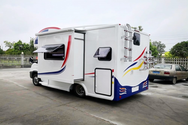 依維柯歐勝C型房車(chē)(選裝單拓展倉(cāng))圖片