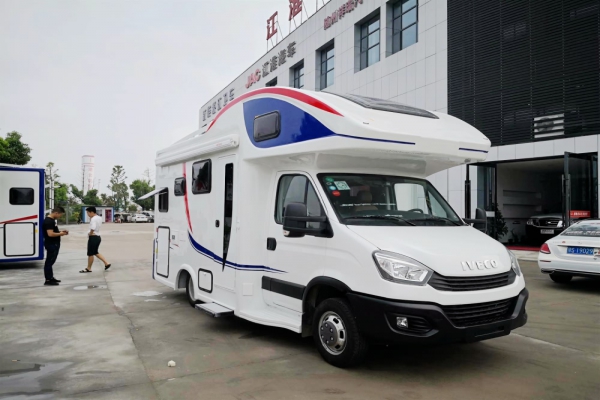 依維柯歐勝C型房車(chē)圖片
