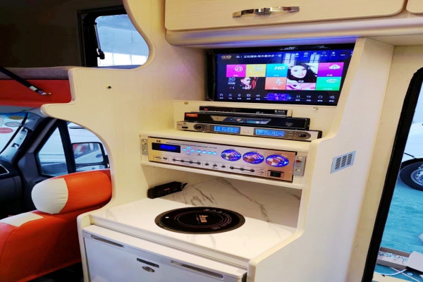 依維柯歐勝C型房車影音娛樂系統(tǒng)