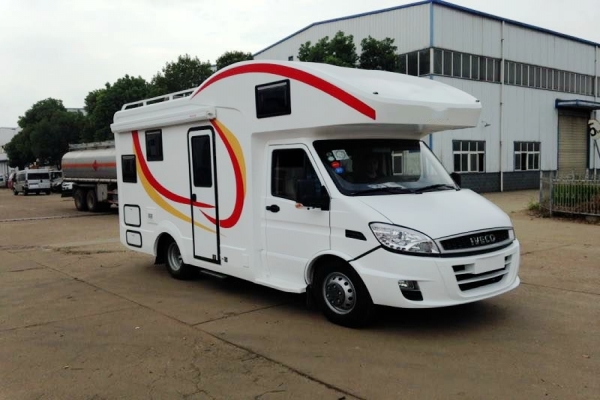 依維柯寶迪C型房車圖片