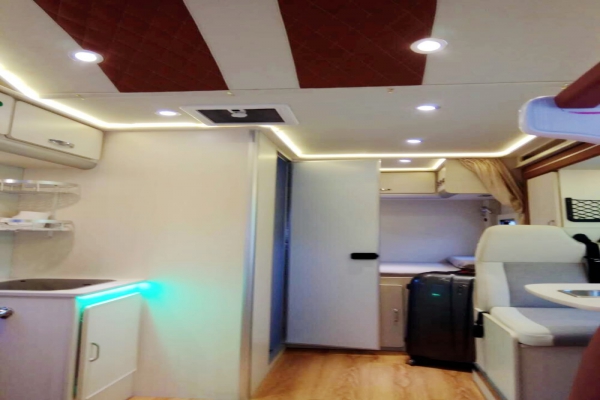 依維柯寶迪C型房車內(nèi)部后方圖片