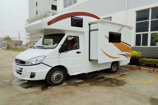 依維柯寶迪C型房車選裝單拓展倉圖片