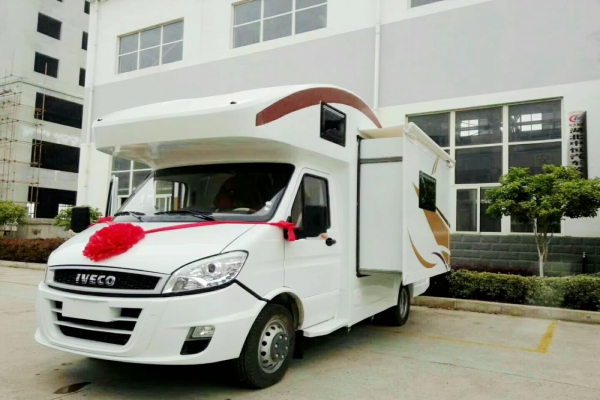 依維柯寶迪C型房車選裝單拓展倉圖片