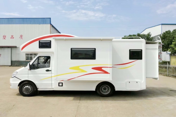 依維柯寶迪C型房車選裝雙拓展倉圖片