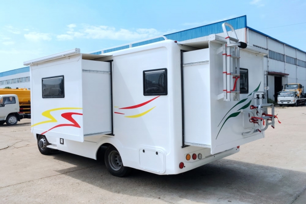 依維柯寶迪C型房車選裝雙拓展倉圖片