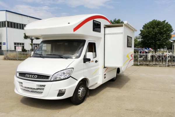 依維柯寶迪C型房車選裝雙拓展倉圖片