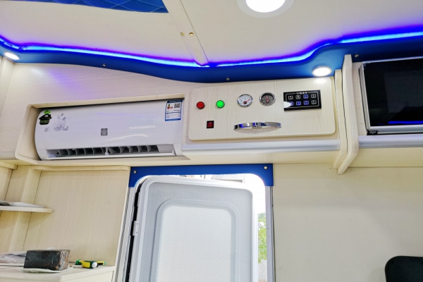 上汽大通V80C型房車(chē)內(nèi)部空調(diào)系統(tǒng)圖片