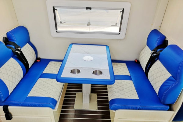 上汽大通V80C型房車(chē)上汽大通V80C型房車(chē)中部圖片