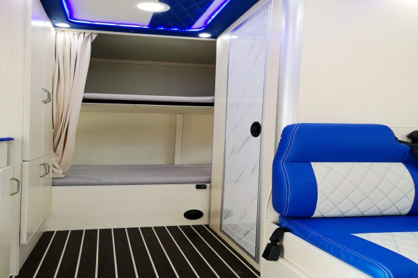 上汽大通V80C型房車(chē)后部床鋪圖片