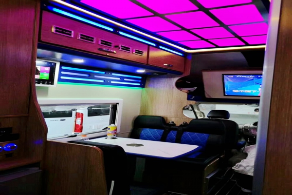 上汽大通V80C型房車(chē)私人定制圖片