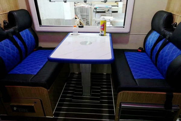 上汽大通V80C型房車(chē)座位布局圖片