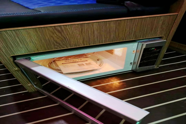 上汽大通V80C型房車(chē)微波爐圖片