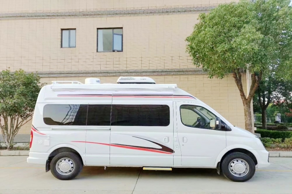 上汽大通V80長軸高頂B型房車側面圖片