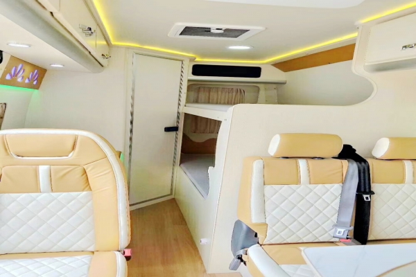 上汽大通V80長軸高頂B型房車床位圖片