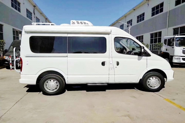 上汽大通V80短軸中頂B型房車(chē)照片