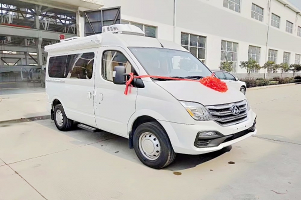 上汽大通V80短軸中頂B型房車(chē)廠家