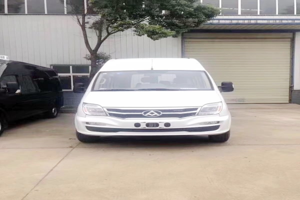 上汽大通V80短軸中頂B型房車(chē)正前方圖片