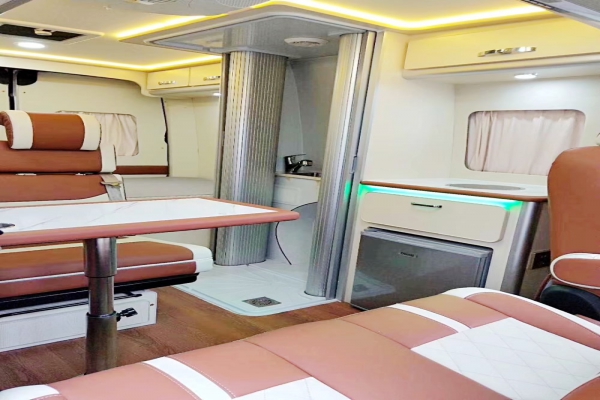 上汽大通V80短軸中頂B型房車(chē)內(nèi)飾一覽圖