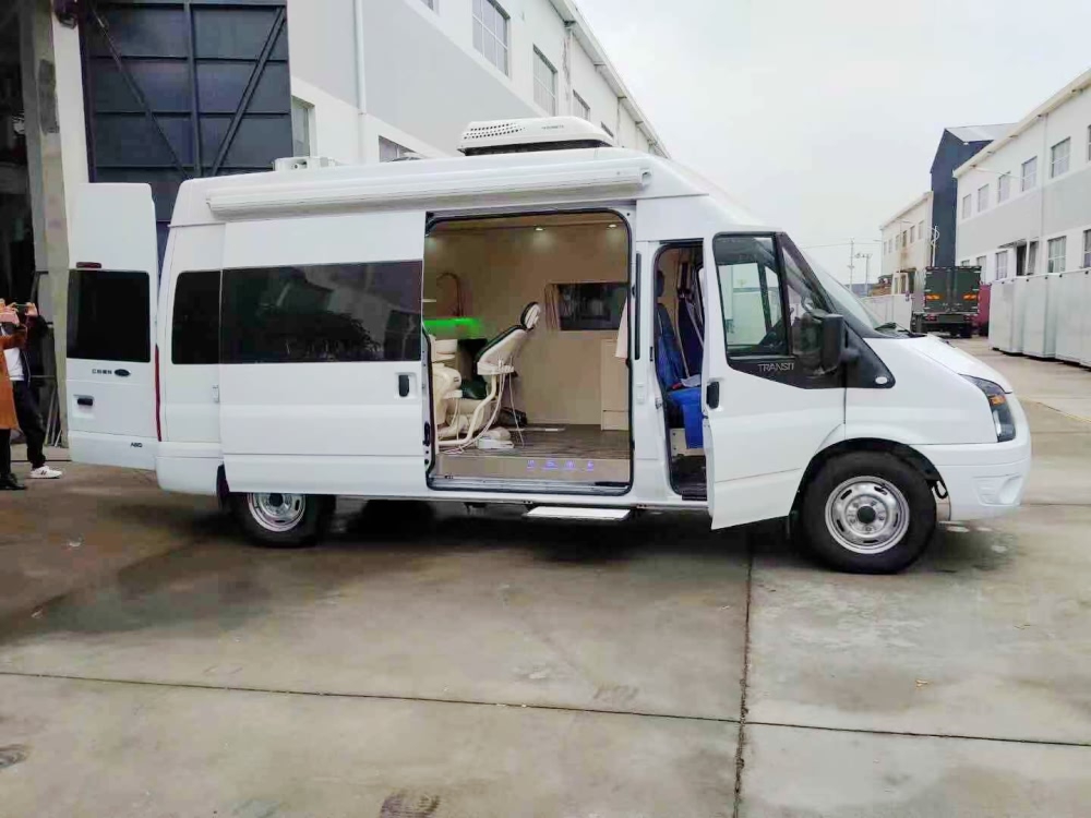 福特新世代移動牙醫(yī)房車側(cè)面圖片