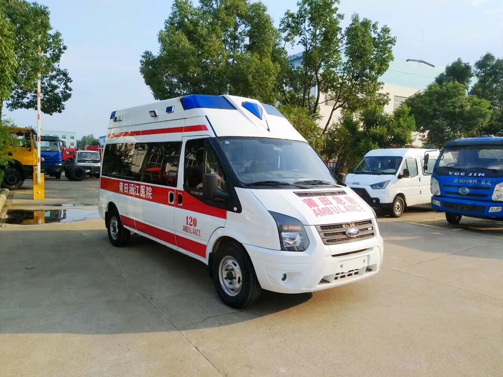 福特新世代V348監(jiān)護(hù)型救護(hù)車(chē)左前圖片