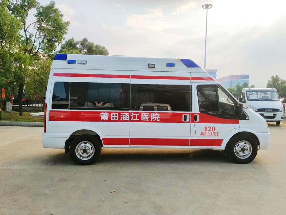 福特新世代V348監(jiān)護(hù)型救護(hù)車(chē)左側(cè)圖片