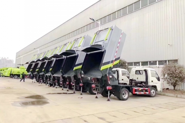 福田時(shí)代小卡簡(jiǎn)易型后掛桶壓縮垃圾車(chē)圖片