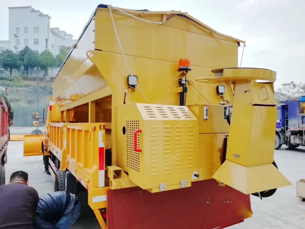 東風(fēng)系列融雪灑布車圖片