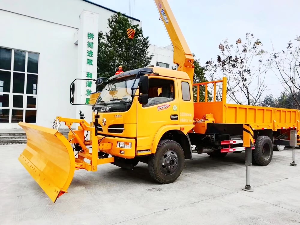 東風(fēng)系列融雪撒布車帶除雪鏟圖片